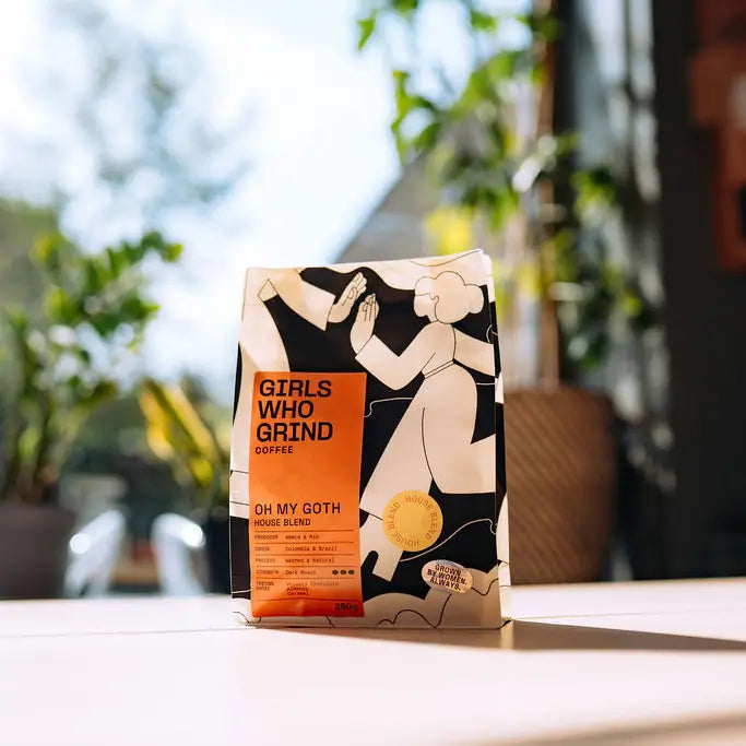 Kaffeebohnen girls who grind coffee house blend